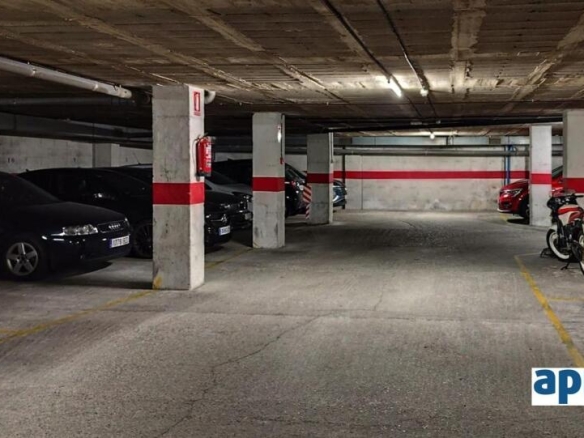 Imagen 3 de Parking en venta en la zona de Joc de la Bola/Camp d'Esports