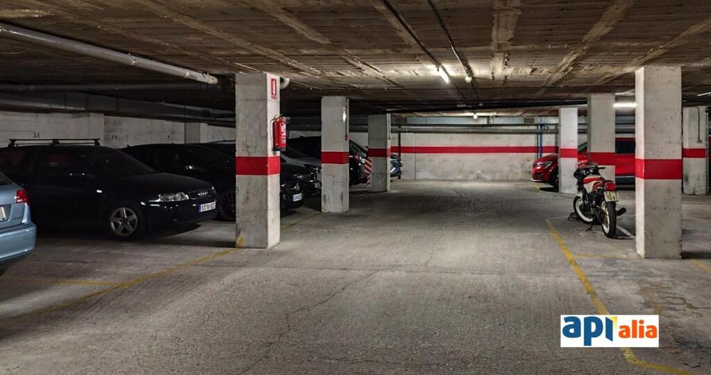 Imagen 3 de Parking en venta en la zona de Joc de la Bola/Camp d'Esports