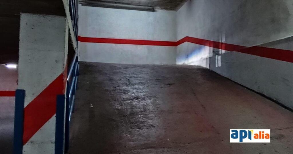 Imagen 4 de Parking en venta en la zona de Joc de la Bola/Camp d'Esports