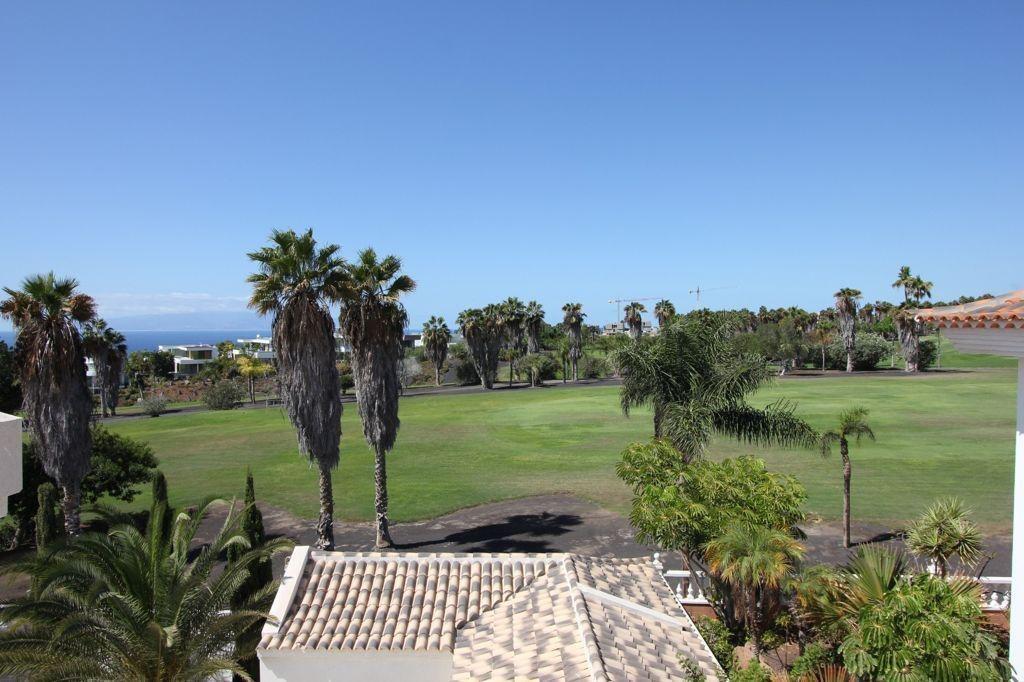 Imagen 2 de Majestuosa villa de lujo en La Caleta con vistas al mar