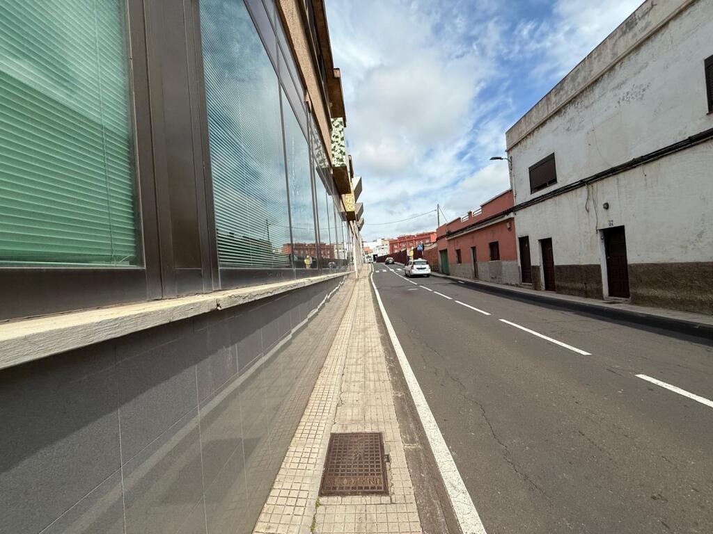 Imagen 3 de Gran Local en Venta en La Laguna - Espacio que Impulsa a tu Negocio