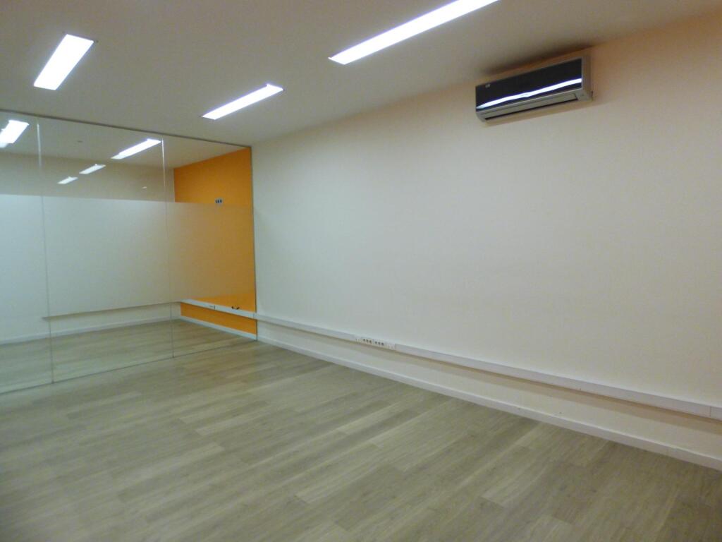 Imagen 2 de Local comercial en alquiler en Manresa – Zona  universidad