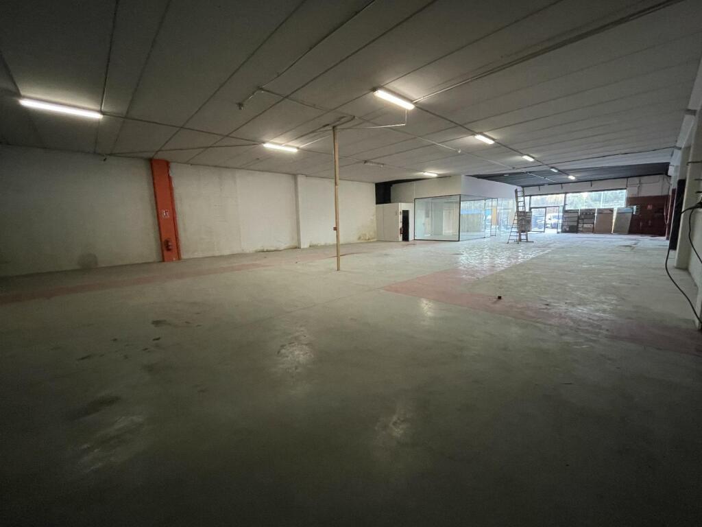 Imagen 2 de NAVE INDUSTRIAL DE ALQUILER EN ZONA PRIVILEGIADA DE LA C-55 EN CASTELLGALÍ A PIE DE CARRETERA