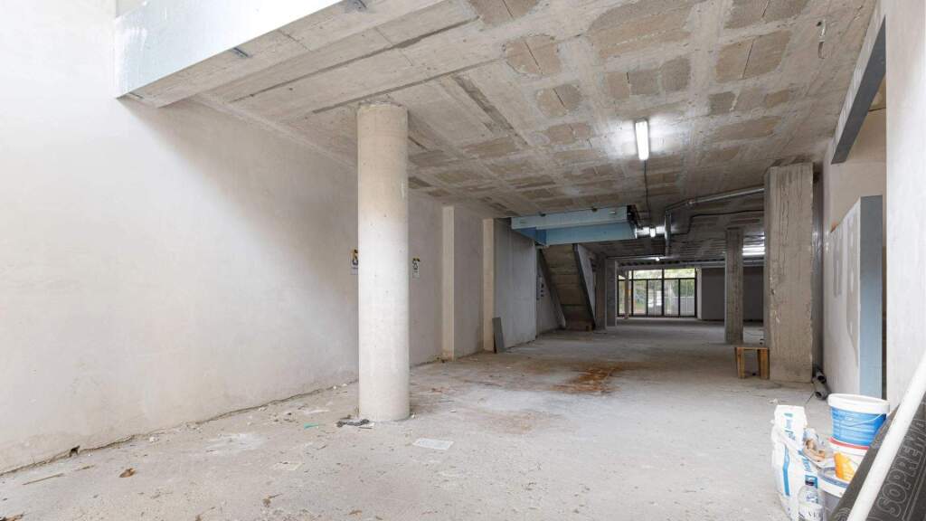 Imagen 4 de 2 grandes locales comerciales junto a la Montumental y muy cerca de la Sagrada Familia