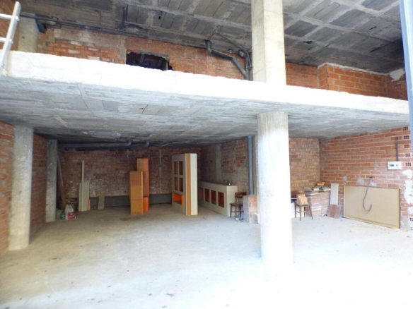 Imagen 1 de LOCAL EN VENTA CON GRAN APARADOR SITUADO EN UNA ZONA DE PASO DE MANRESA
