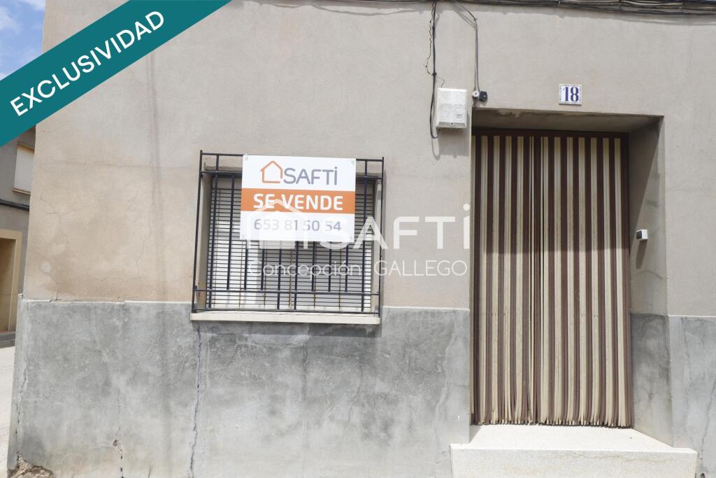 Imagen 4 de ¡Oportunidad única! Casa de dos plantas en esquina con amplios espacios y excelente ubicación.