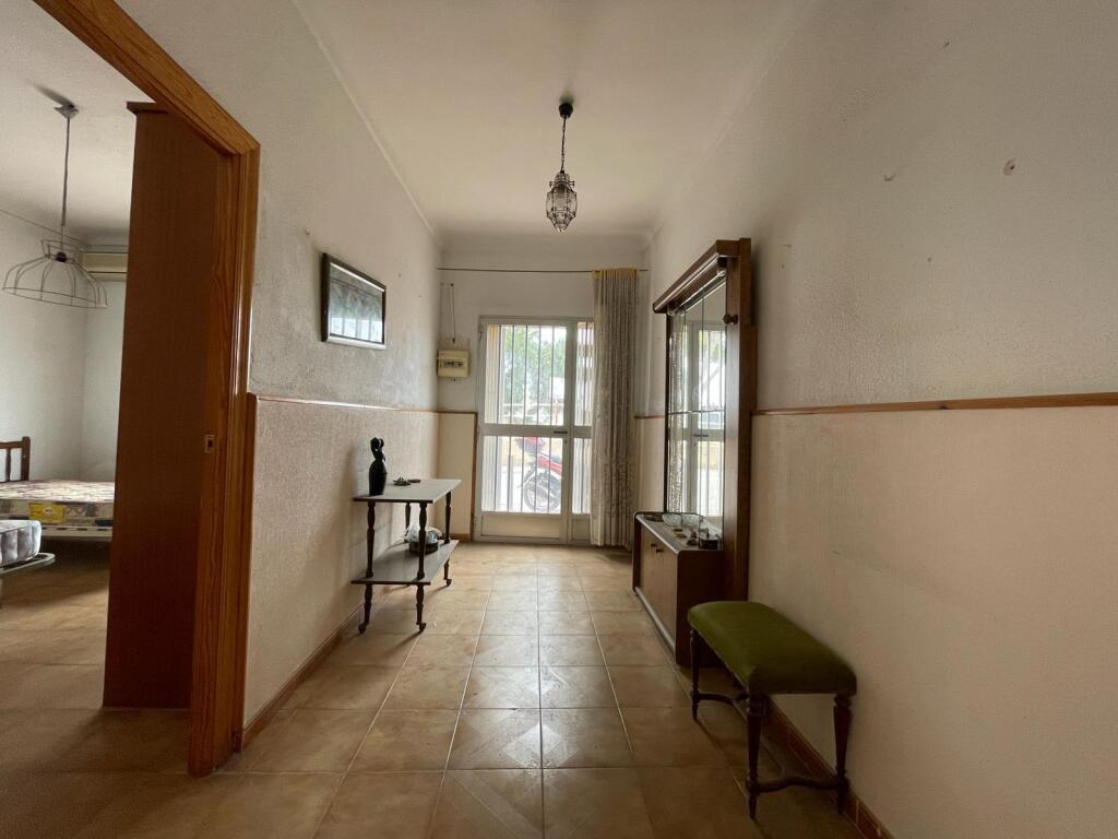 Imagen 3 de Amplia casa en entrada de Águilas con posibilidad de reformar o construir un edificio