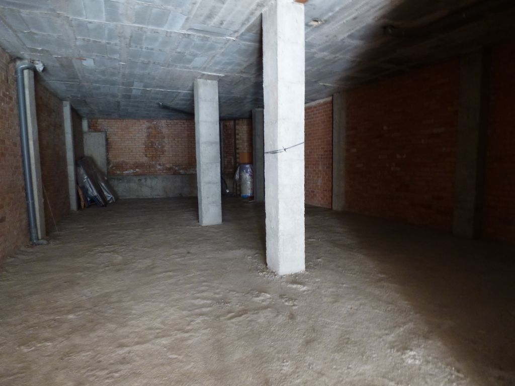 Imagen 3 de LOCAL COMERCIAL O GARAJE EN ALQUILER DE 165M2 CERCA DEL CENTRO DE MANRESA