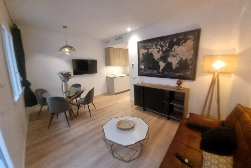 Imagen 2 de Apartamento de lujo nuevo a estrenar en el centro de Sitges.