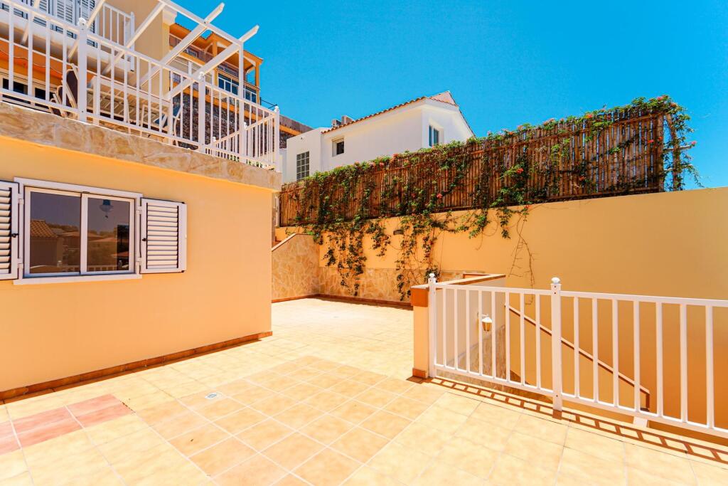 Imagen 3 de Casa pareada en la codiciada zona de Loma Dos – Ubicación fantástica y gran potencial