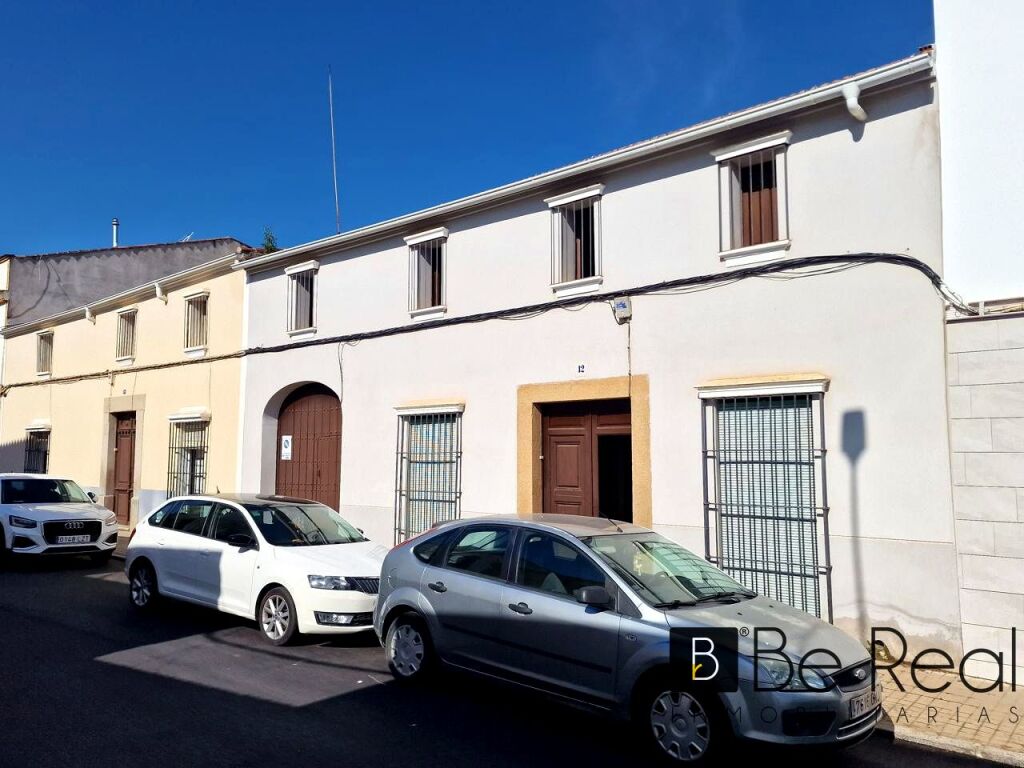 Imagen 2 de SEÑORIAL CASA DEL SIGLO XVIII EN EL CORAZÓN DE DON BENITO (BADAJOZ).