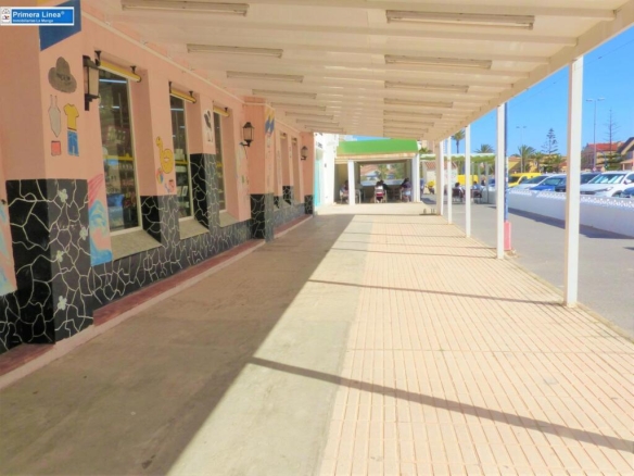 Imagen 2 de Venta de gran local comercial en La Manga