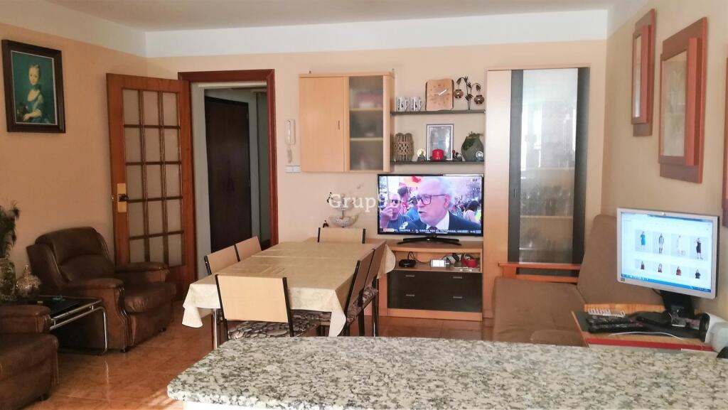 Imagen 4 de EXCLUSIVA APIALIA -Casa Reformada con Jardín y Terraza en Bell-lloc d’Urgell  APIALIA