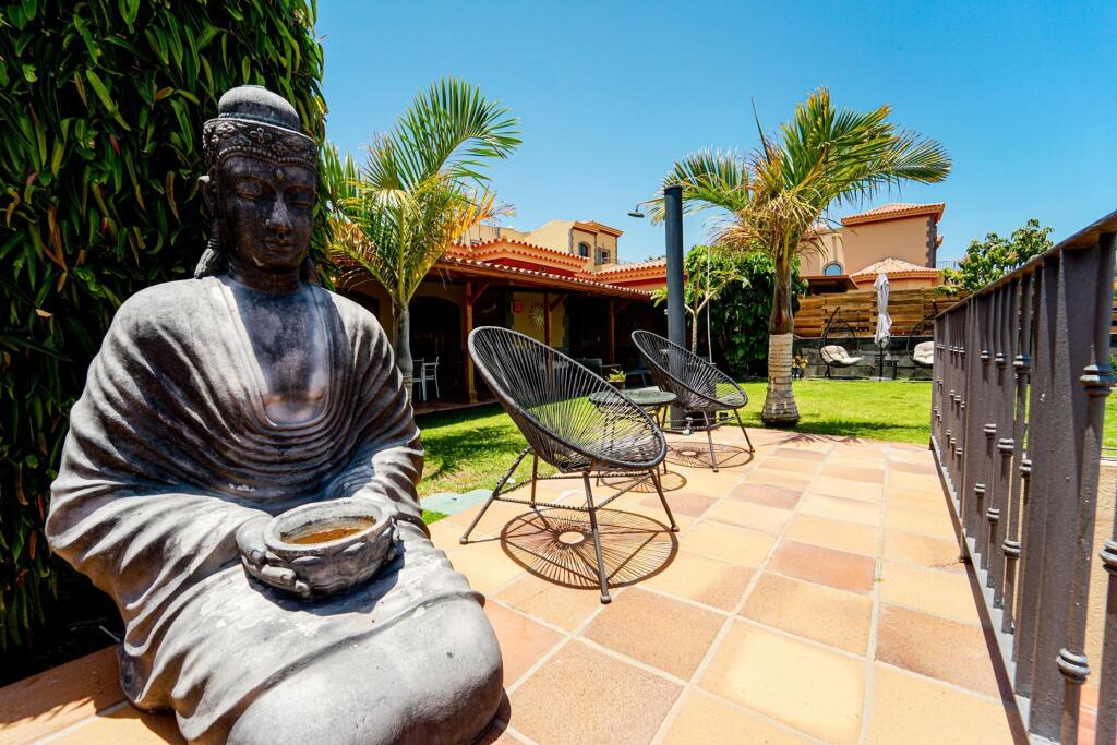Imagen 2 de Villa exclusiva de 6 dormitorios ! Zona segura