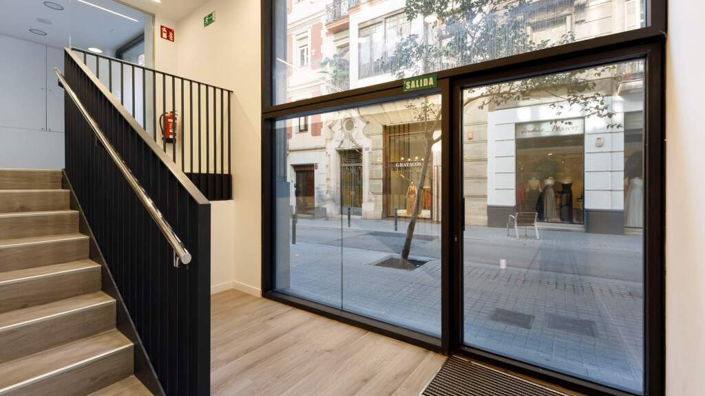 Imagen 4 de Excelente local comercial en el Passeig de Gràcia