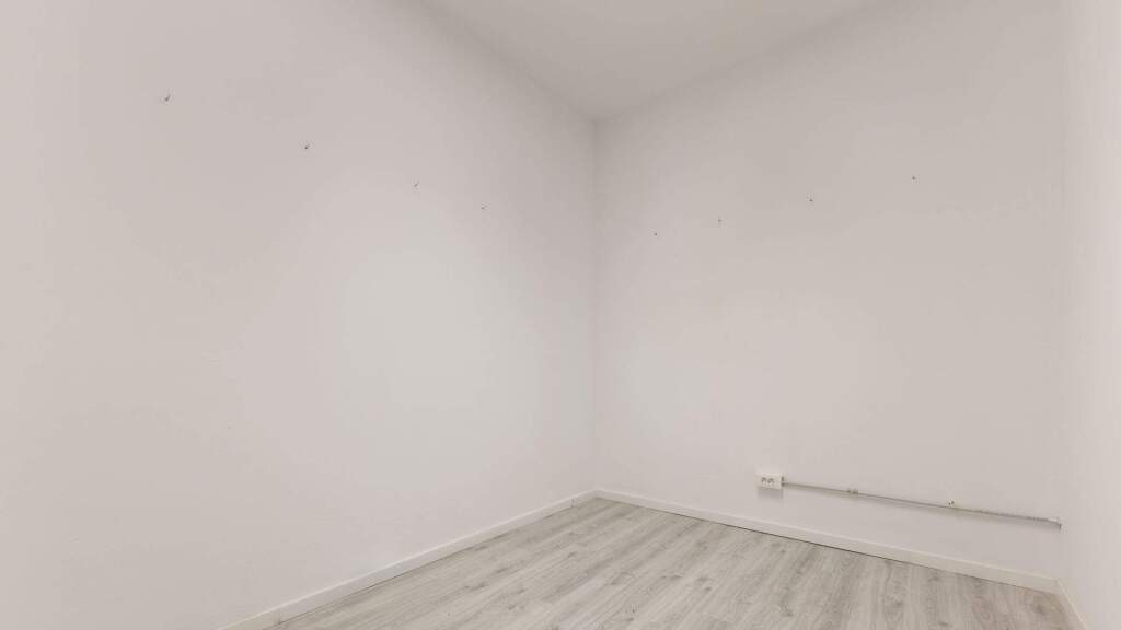 Imagen 4 de 2 amplios locales disponibles
