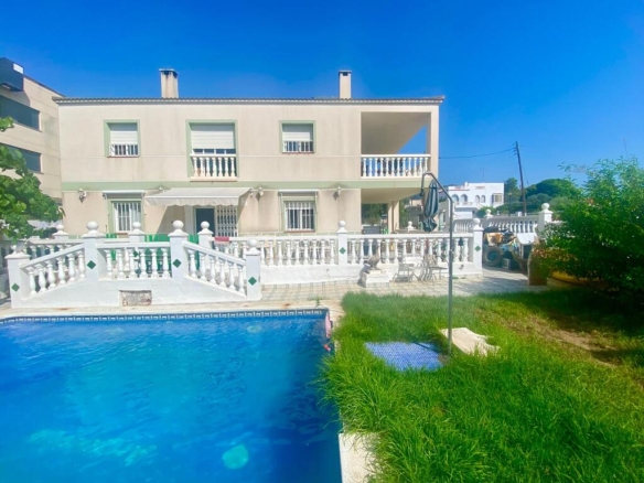 Imagen 3 de Fantástico chalet a 50m del mar