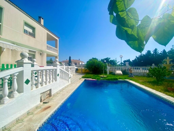 Imagen 4 de Fantástico chalet a 50m del mar