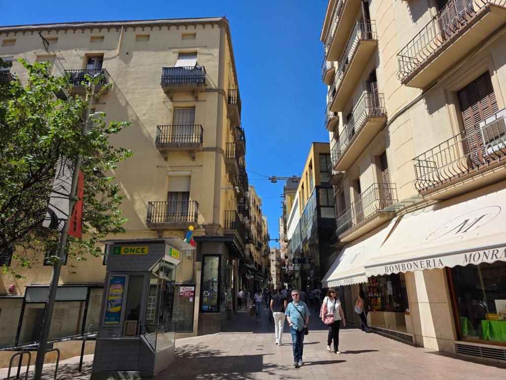 Imagen 2 de ? EDIFICIO CON LOCAL COMERCIAL EN VENTA EN EL CENTRO DE LLEIDA – IDEAL INVERSORES