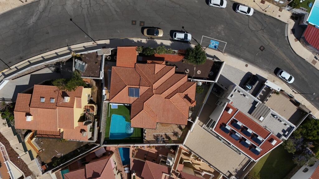 Imagen 3 de ¡Elegante villa con vistas al mar! 4 dormitorios y amplias zonas exteriores en Loma II – Arguineguín