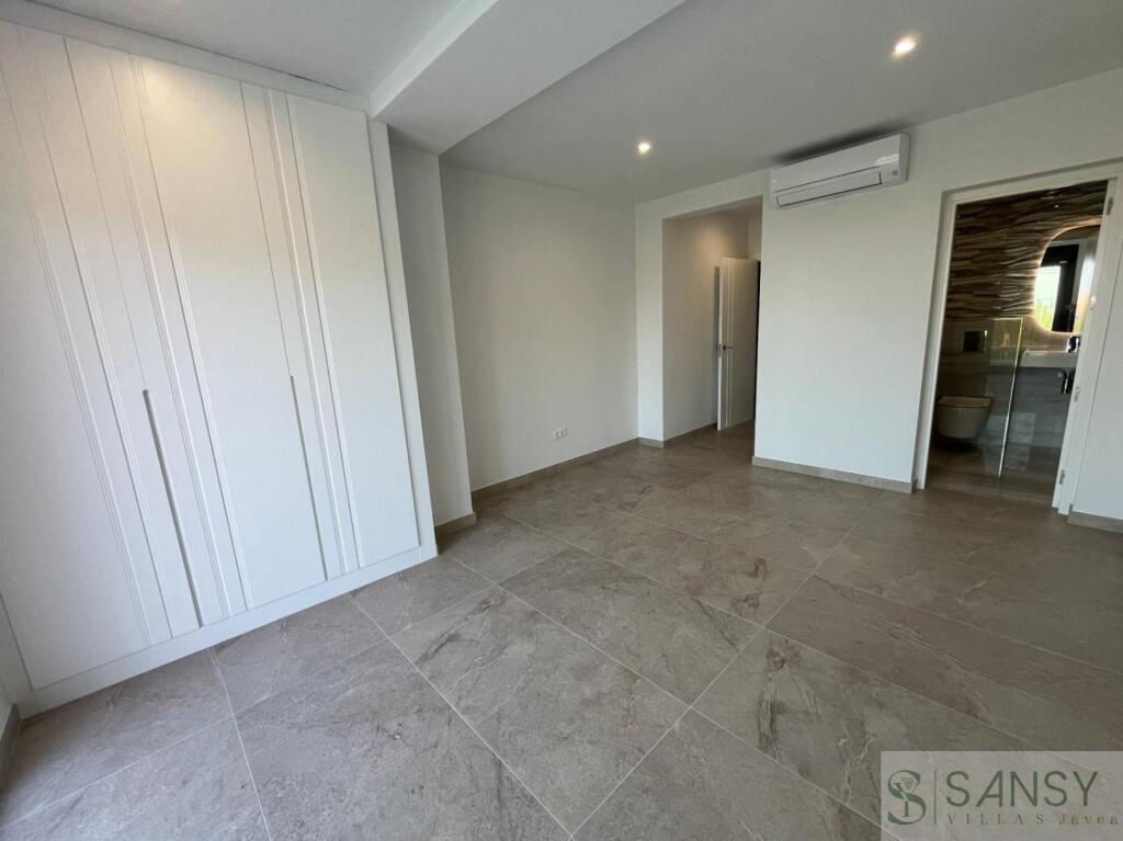 Imagen 4 de Casa-Chalet en Venta en Alicante Alicante