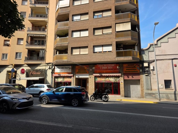 Imagen 2 de Amplio local junto Estacion AVE