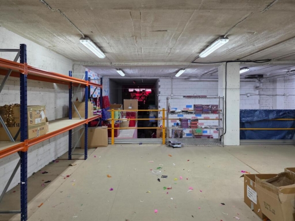 Imagen 4 de Amplio local junto Estacion AVE