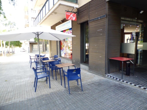 Imagen 1 de ? Bar cafetería en traspaso – Zona Bases de Manresa
