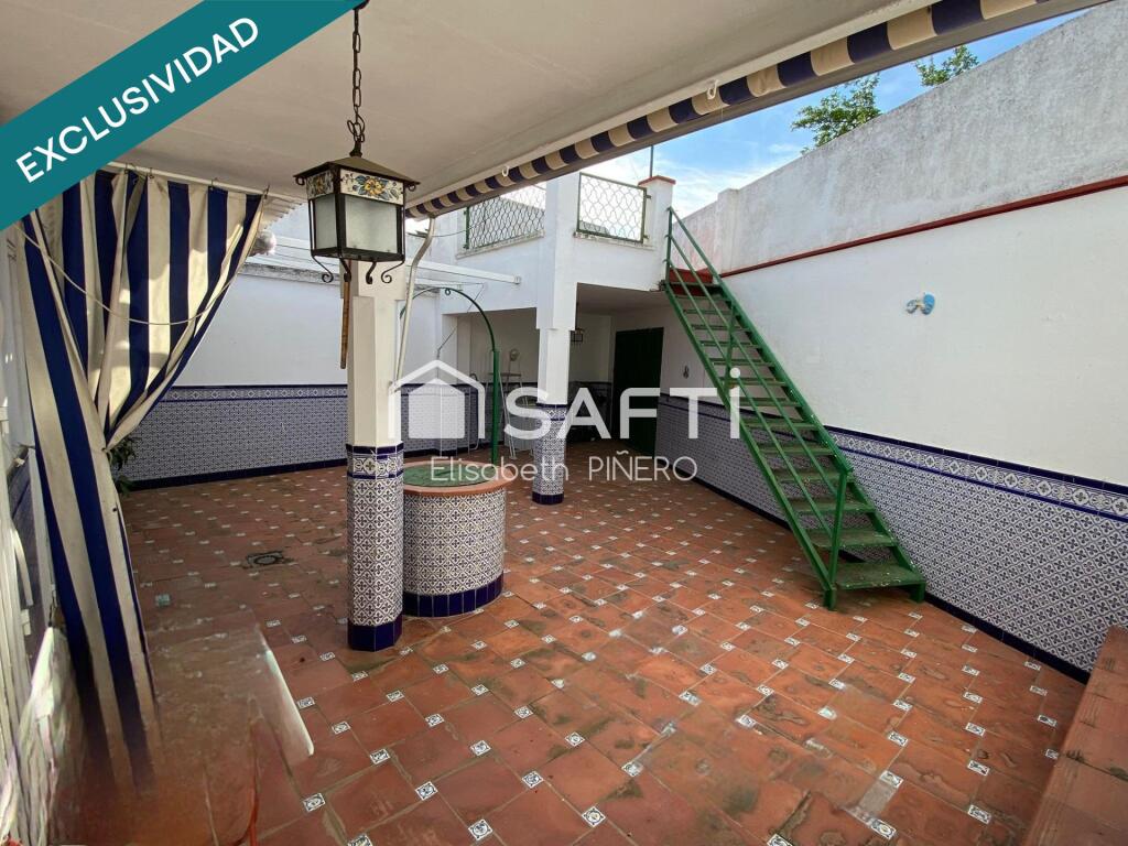 Imagen 3 de Casa de  planta baja con patio y garaje. Amueblada