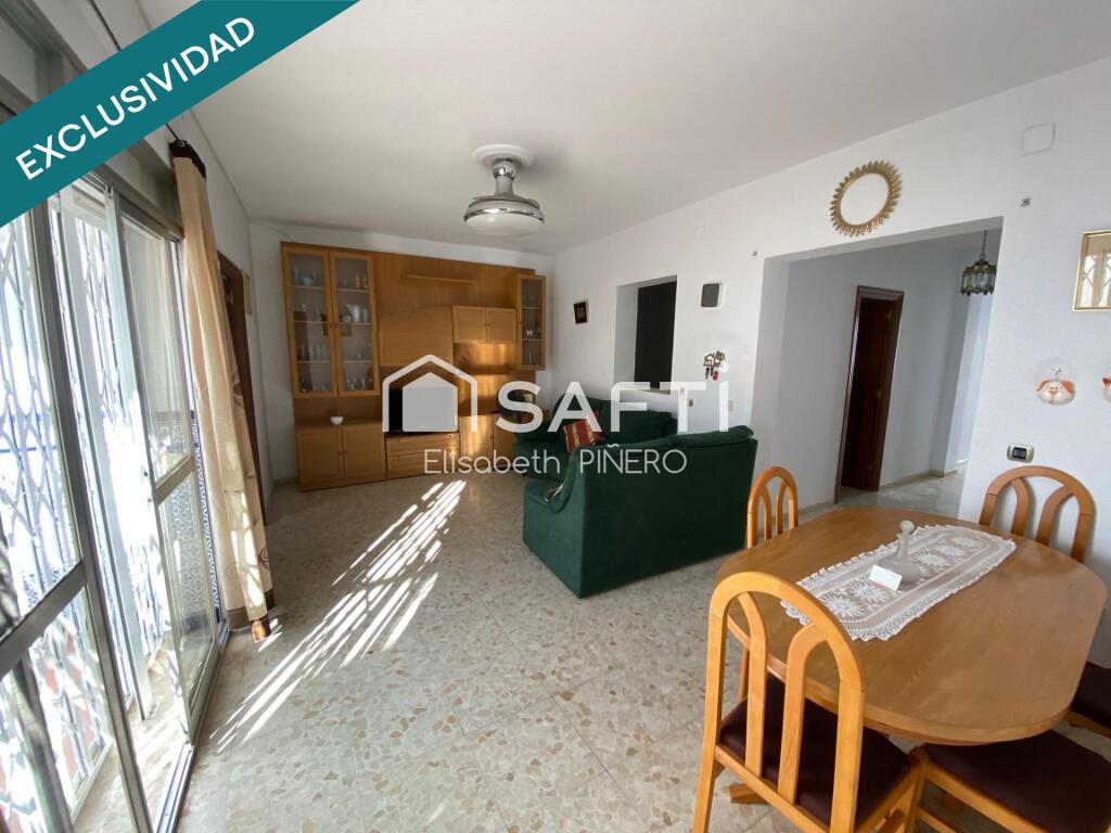 Imagen 4 de Casa de  planta baja con patio y garaje. Amueblada