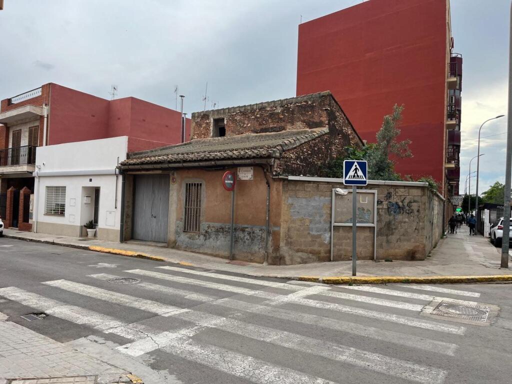 Imagen 4 de Oportunidad única: Solar urbano edificable en el centro de Moncada