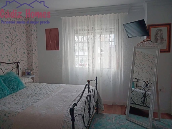 Imagen 4 de AMPLIA VIVIENDA EN PLENA AVENIDA PRINCIPAL.-ZONA VARELA