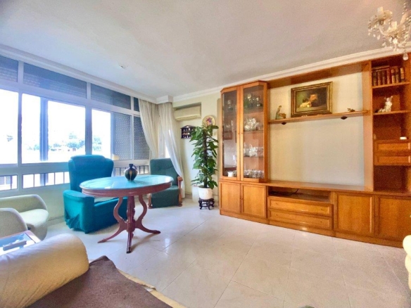 Imagen 2 de IMPRESIONANTE PISO DE TRES DORMITORIOS EN MÁLAGA