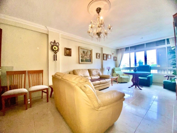 Imagen 4 de IMPRESIONANTE PISO DE TRES DORMITORIOS EN MÁLAGA