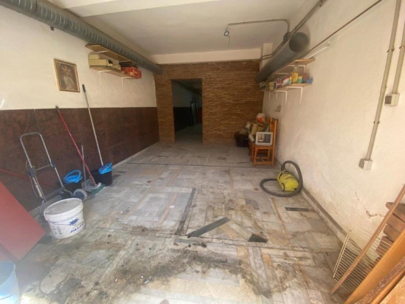 Imagen 4 de LOCAL COMERCIAL EN MIRAFLORES CON POSIBILIDAD DE CONVERTIR A VIVIENDA