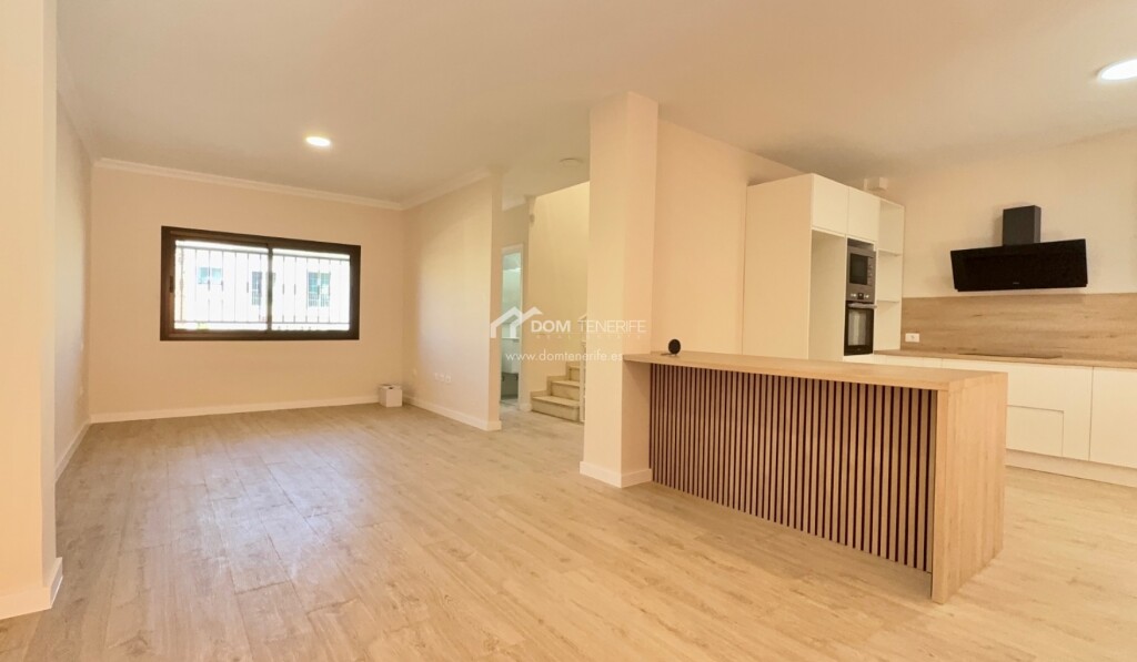 Imagen 3 de Casa de pueblo en Venta en Adeje Santa Cruz de Tenerife