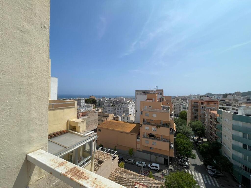 Imagen 2 de Santa Catalina alta – Estudio con balcón y vistas al castillo