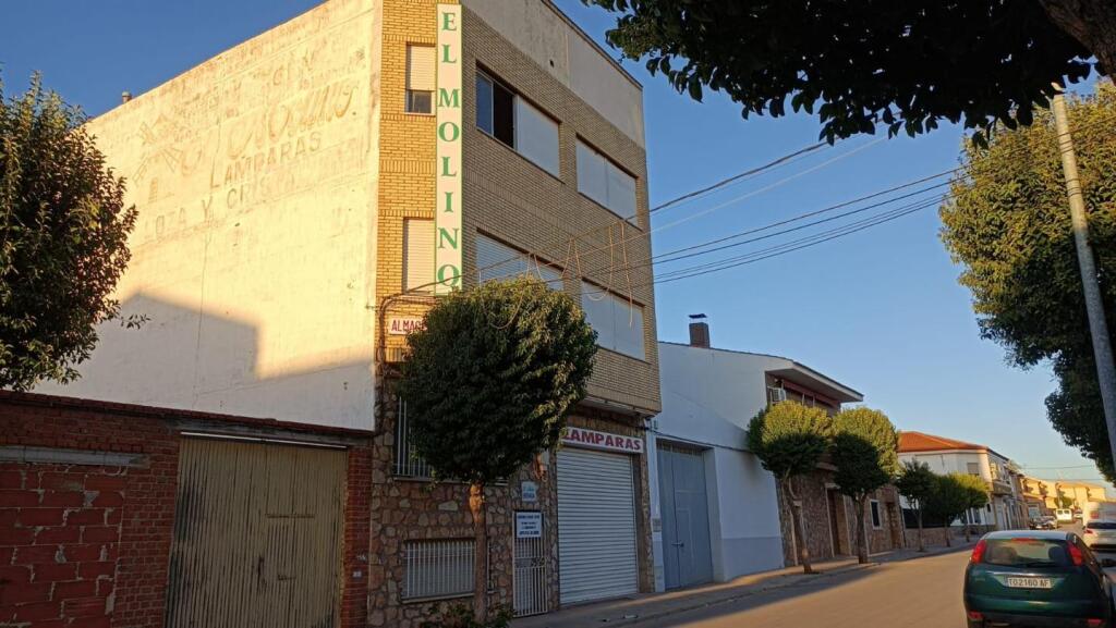 Imagen 3 de Local en venta en Quintanar de la Orden de 1035 m2