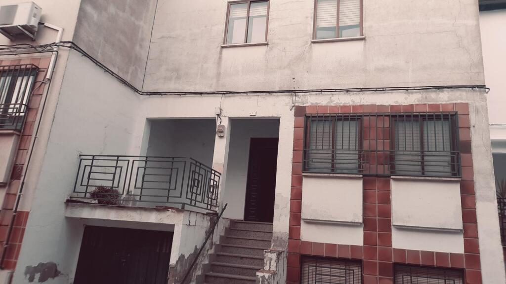Imagen 3 de OPORTUNIDAD!! CHALET CÉNTRICO EN VILLACAÑAS
