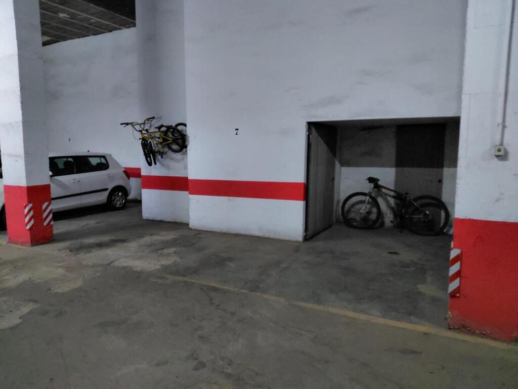 Imagen 3 de AMPLIA PLAZA DE GARAJE EN VALDEPASILLAS  EN BADAJOZ.