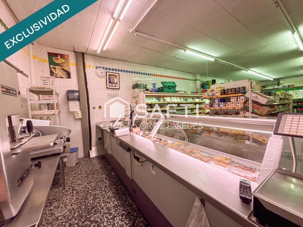 Imagen 4 de Se traspasa supermercado en Malgrat de Mar en pleno funcionamiento