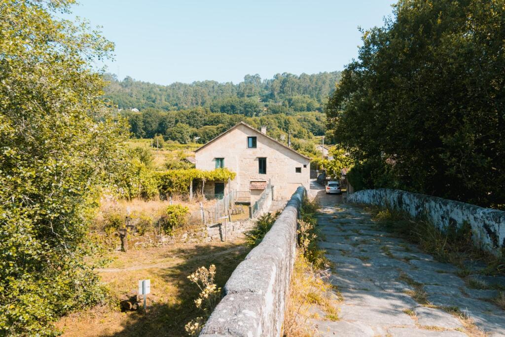 Imagen 3 de Casa de piedra reformada con jardín frente al puente romano de Cernadela (Mondariz)