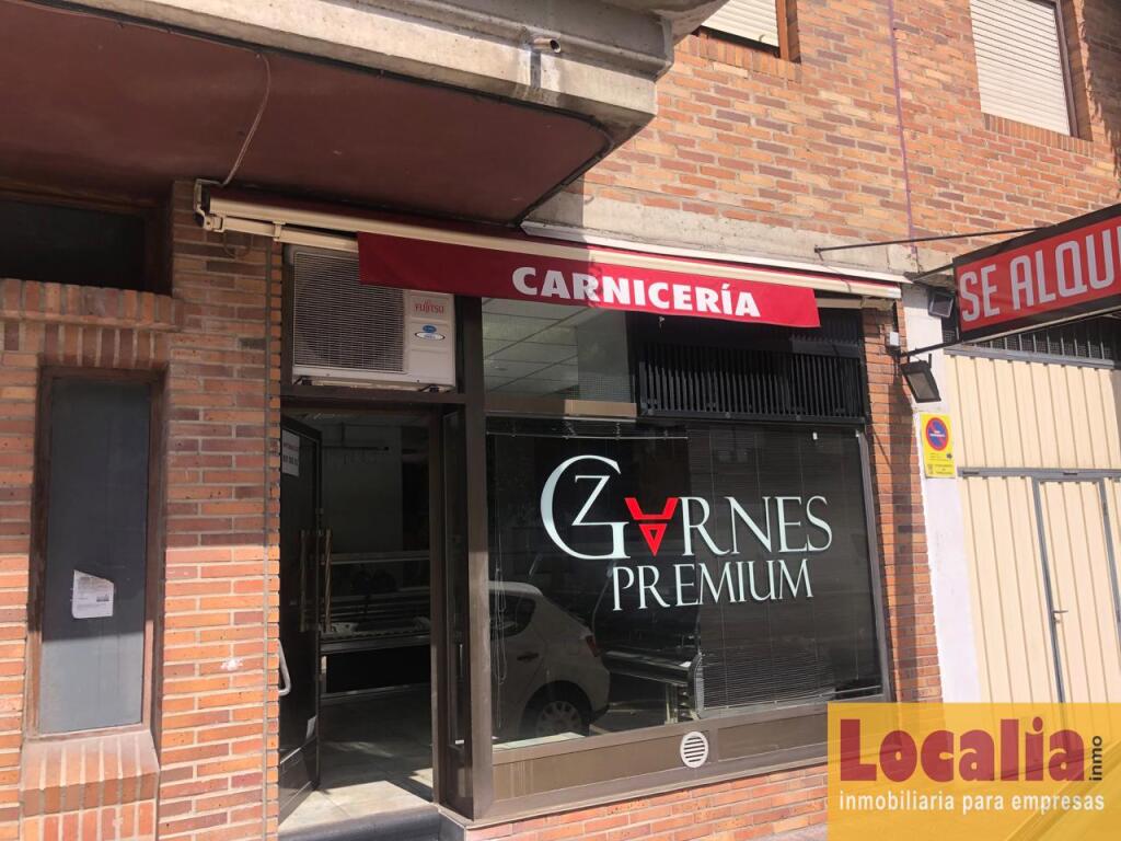 Imagen 2 de Local en venta en Torrelavega