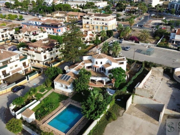 Imagen 2 de Casa-Chalet en Venta en Alicante Alicante