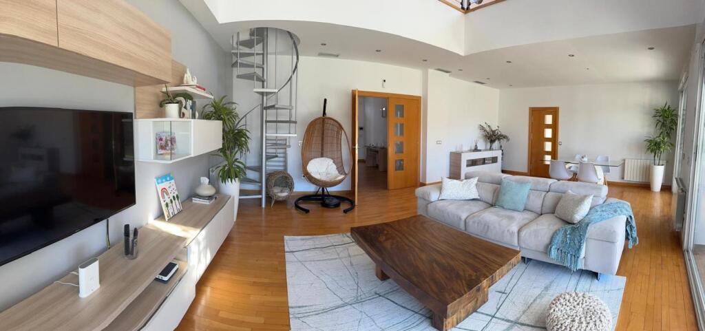 Imagen 2 de Chalet de diseño en  urbanización privada en  Plasencia