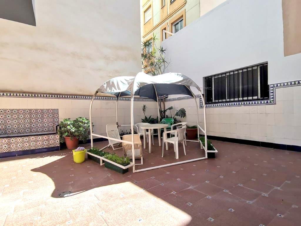 Imagen 2 de AMPLIA VIVIENDA BIEN SITUADA