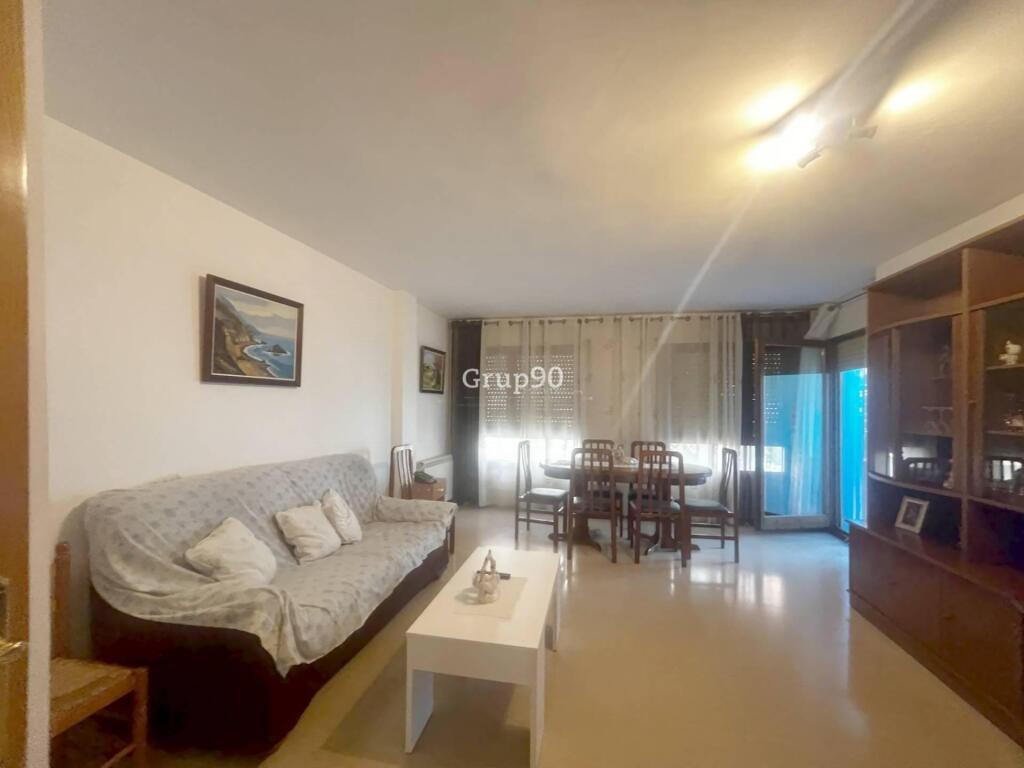 Imagen 2 de Tu nuevo hogar te espera en La Bordeta Amplio piso de 4 habitaciones