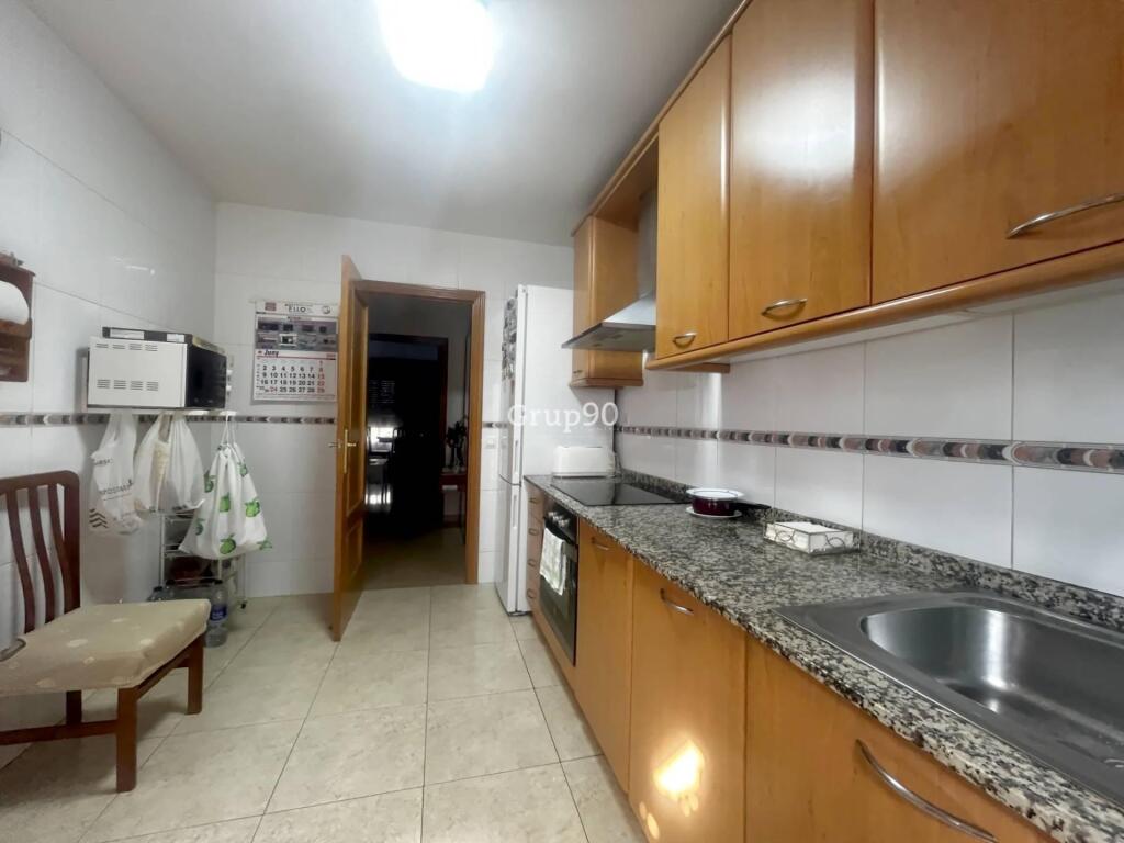 Imagen 4 de Tu nuevo hogar te espera en La Bordeta Amplio piso de 4 habitaciones