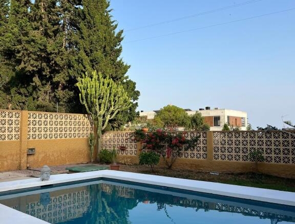 CON PISCINA Y PARCELA DE MÁS DE 600 METROS