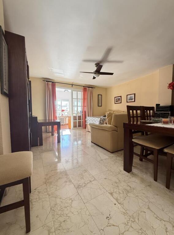 Imagen 4 de SE VENDE PISO MUY CÉNTRICO Y AMPLIO DE ESTEPONA.